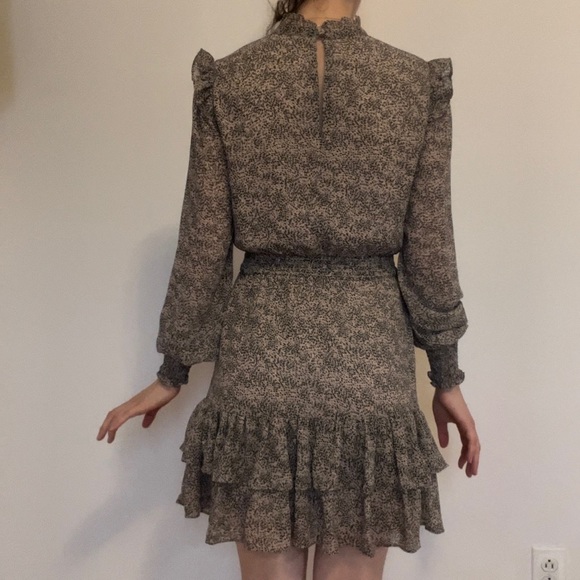 Feminine dress - Picture 9 of 12